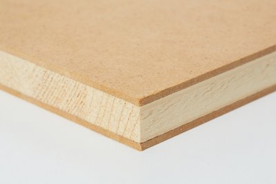 BLOKPLAAT 3LAAGS ENKELE KERN SPRUCE - TOP HDF  AW 100 VERLIJMD 1300X3050X18MM 450-480 KG/M³