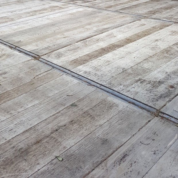 STEENSCHOT NAALDHOUT 1300x640x45mm